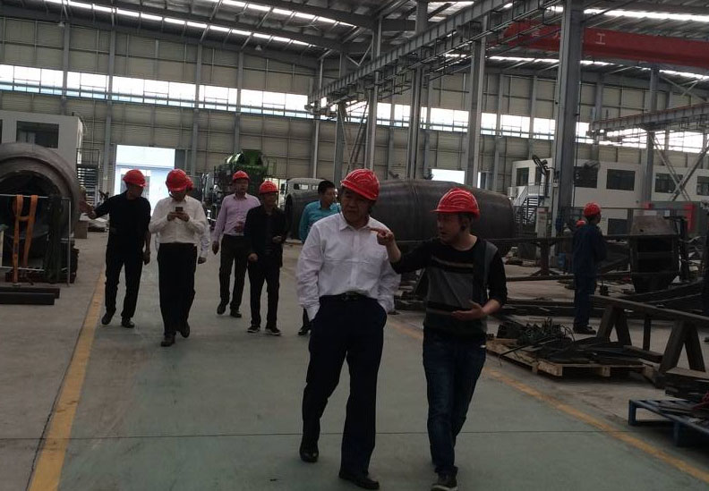 一汽解放青島整車事業(yè)部商務考察團蒞臨程力重工