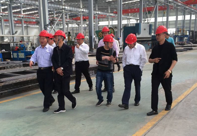 一汽解放青島整車事業(yè)部商務考察團蒞臨程力重工