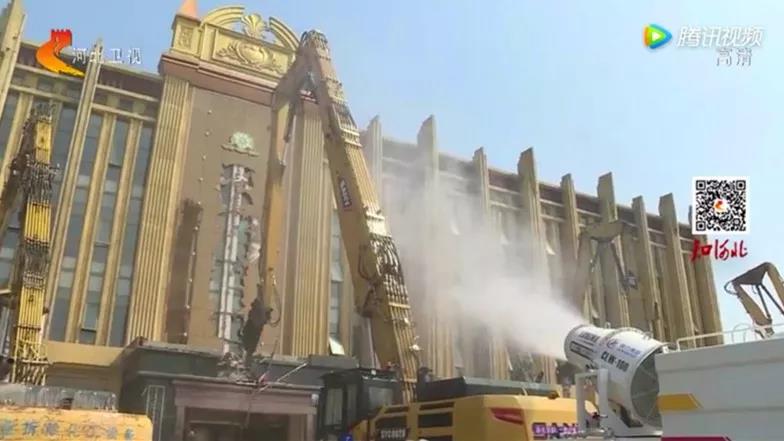 程力抑塵車助力雄安綠色環(huán)保第一拆大顯身手，被央視及河北電視臺(tái)等主流媒體重點(diǎn)報(bào)道