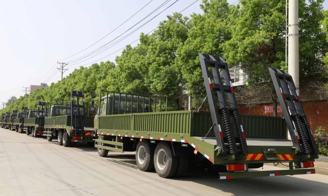 程力軍品再次引發(fā)行業(yè)風(fēng)暴 程力一體化智能控制壓縮垃圾車受到部隊(duì)首長(zhǎng)好評(píng)