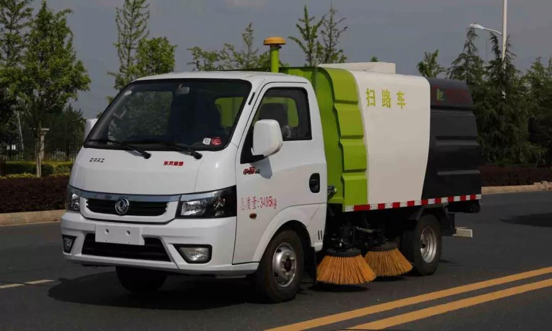 程力批量環(huán)衛(wèi)車助力“2018世界華人尋根節(jié)“環(huán)衛(wèi)清潔，為中國(guó)專汽之都增添榮耀受到社會(huì)各界廣泛贊譽(yù)