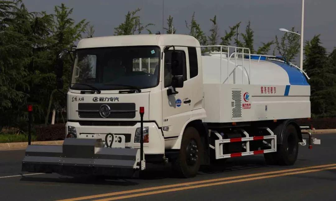 程力批量環(huán)衛(wèi)車助力“2018世界華人尋根節(jié)“環(huán)衛(wèi)清潔，為中國(guó)專汽之都增添榮耀受到社會(huì)各界廣泛贊譽(yù)